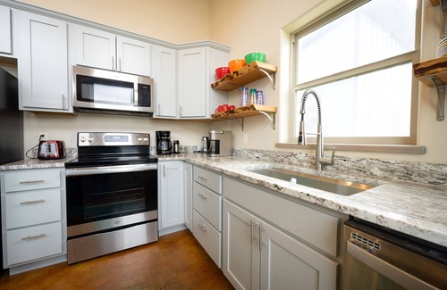 Dayton House | Flathead Lake Cabin with Water Views and Lake Access! Pet Friendly, Cabin 1