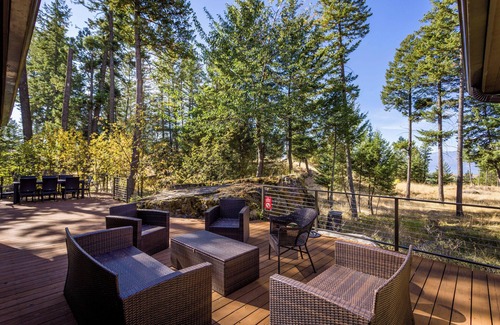 Bigfork House | Flathead Lake views, fireplace, private deck & jetted tub - Whispering Rock