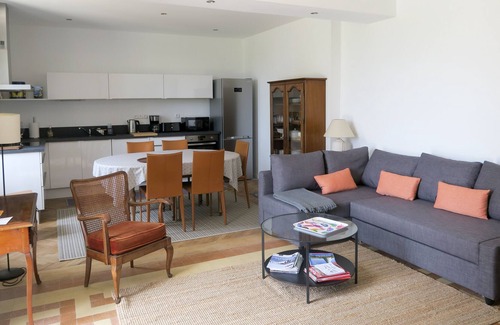 Carbon-Blanc House | FLEURETTE house sleeps 9 near BORDEAUX