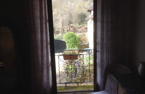 Saint-Remy-sur-Creuse Cottage | Fleurs de Glycine - A beautiful French Gite by the River Creuse