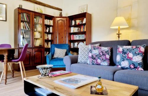 Bouteville House | Fleurs de vigne, gîte charentais au grand coeur
