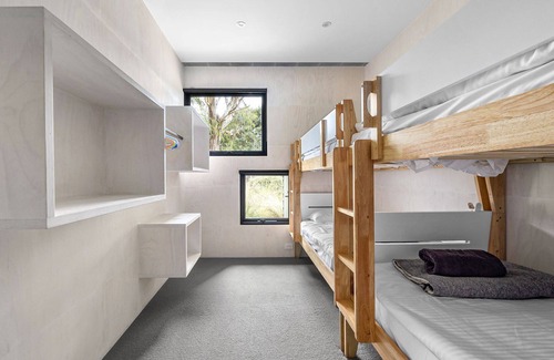 Flinders House | Flinders Hide Away - Spacious contemporary home ideal for families in the heart of Flinders.