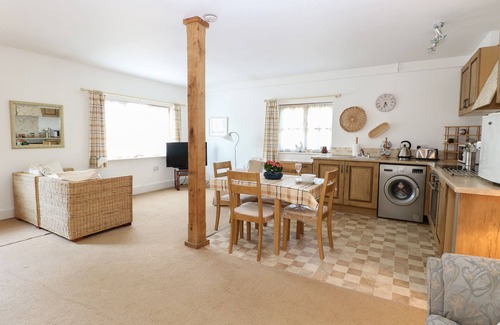 Dunmow Cottage | FLINK'S BARN, romantic, character holiday cottage in Thaxted