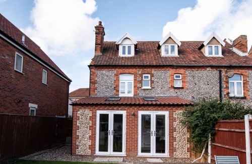Sheringham House | Flint House - Sheringham cottage with a twist (min 7 nights Fri to Fri)