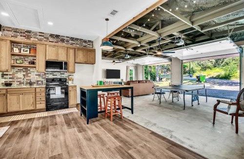 Flint House | Flint Palestine Lakefront Retreat Firepit BBQ