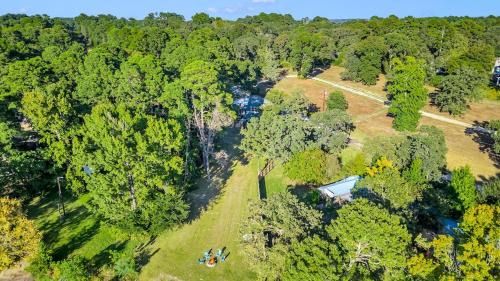 Flint House | Flint Palestine Lakefront Retreat Firepit BBQ