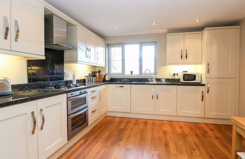 Mundesley Cottage | FLINTSTONE COTTAGE, pet friendly, with a garden in Mundesley