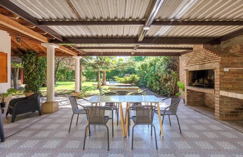 Chacras de Coria House | Fliphaus + Alzaga 5100 - 4 Bd House Pool, BBQ + Daily Cleaning