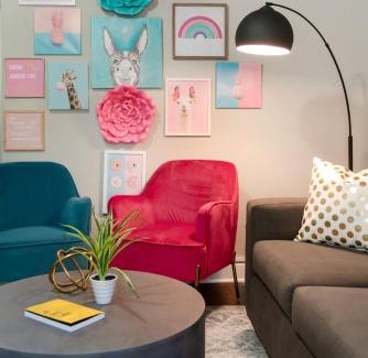 Oakmont Heights Apartment | Flirty Flamingos l Poolside l Sleeps 10 l Roku TVs
