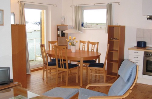 Ostvorpommern House | Floating Houses - Komfortable Schwimmende Ferienhäuser im Krösliner Yachthafen