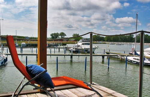 Barth House | Floating Houses - Komfortable Schwimmende Ferienhäuser im Barther Yachthafen