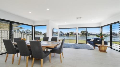Port Macquarie House | FLOATING ON THE CANALS - 80 COMMODORE CRES