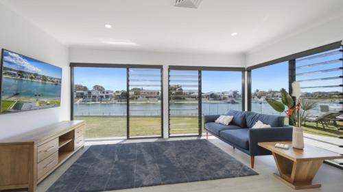 Port Macquarie House | FLOATING ON THE CANALS - 80 COMMODORE CRES