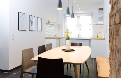 Moabit Apartment | Floor 2 (Apt. 4 + 5) 195 SQM & 5 BR/ENTIRE FLOOR: MAX 21 PERSONS