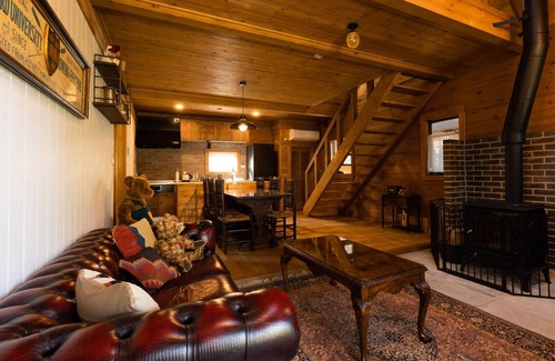 Kitasaku-gun Cottage | Flori A log house designed in the image of a teddy/Kitasaku-gun Nagano