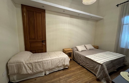 Salta House | Florida 55 Habitacion privada con baño privada con balcón N1