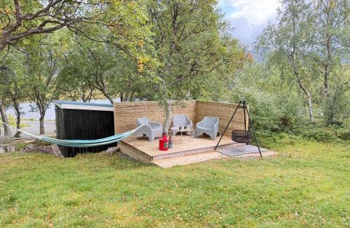 Austvagsoya House | Flott hytte og naust med beliggenhet ved vannet!