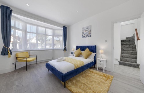 Clayhall Apartment | Flourish Apartments - Marlborough House - Ilford