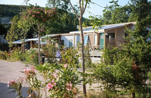 Banon House | Flower Camping le Epi Bleu * - Mobile home Comfort 30m2 (3 bedrooms) + covered terrace 10m2 6 people