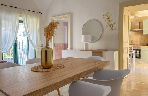 Meta House | flowers apartments and rooms