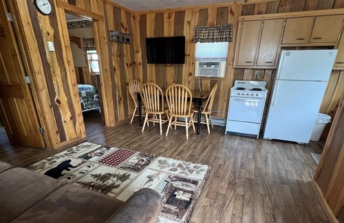 Phillips Cabin | Flyway Resort ‘The Duck Shack’ on Wilson Lake