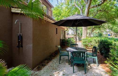 Folly Beach Apartment | Folly Vacation 620 apartment w/bonus room, one block to the beach & pet friendly