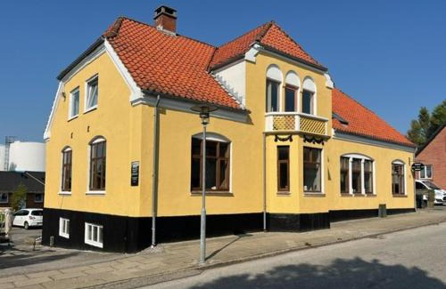 Bindslev Hotel | Folsted - Værelse 103 med eget badeværelse og fri parkering