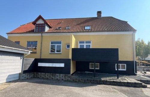 Bindslev Hotel | Folsted - Værelse 103 med eget badeværelse og fri parkering