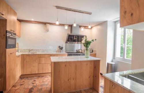 Leogeats House | Fond de Bacquey