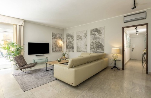 Rione IV Campo Marzio Apartment | FONTANELLA BORGHESE PALACE