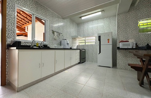 Praia da Enseada House | Foot in the Sand Cove House