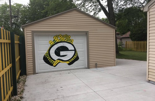 Green Bay House | Football fun house 1 mile from Lambeau!