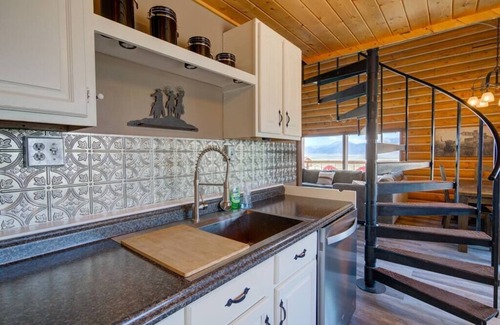 Shining Mountains House | Foothill Trail Cabin