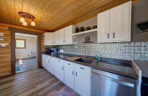 Shining Mountains House | Foothill Trail Cabin