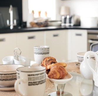 Saundersfoot Apartment | Footprints-comfortable and modern one bedroom Apartment - walking distance to the pretty harbour