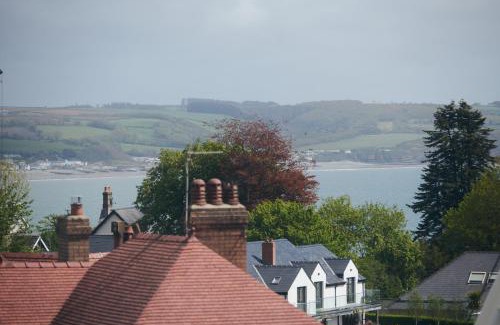 Saundersfoot Apartment | Footprints-comfortable and modern one bedroom Apartment - walking distance to the pretty harbour