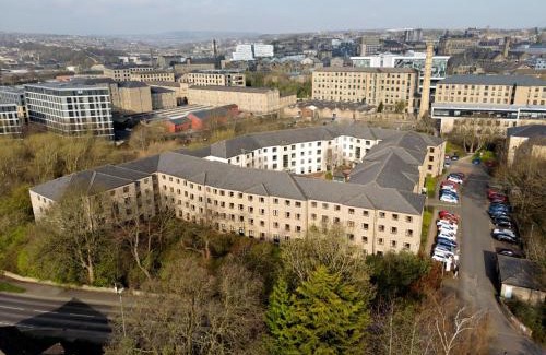 Huddersfield Apartment | For Students Only - Snow Island in Huddersfield