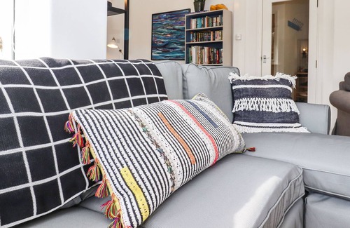 Broadstairs Cottage | FORELAND COTTAGE, pet friendly, with pool in St Peters, Broadstairs