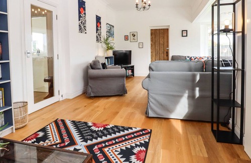 Broadstairs Cottage | FORELAND COTTAGE, pet friendly, with pool in St Peters, Broadstairs