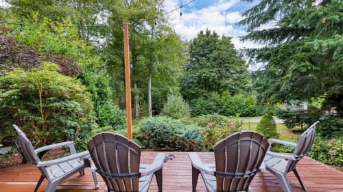 Clinton House | Forest Front Home w Fire Pit Mins to Beaches Wineries Trails Cedarview Retreat by AvantStay