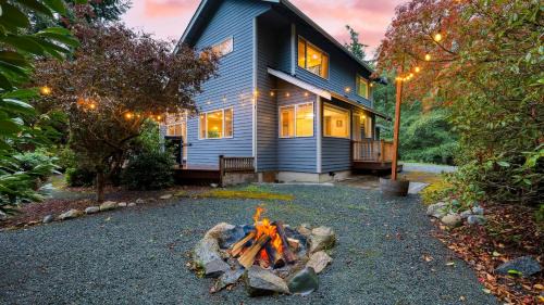 Clinton House | Forest Front Home w Fire Pit Mins to Beaches Wineries Trails Cedarview Retreat by AvantStay