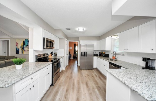 Humble House | Forest Glade Retreat with Pool 25 Min to Downtown