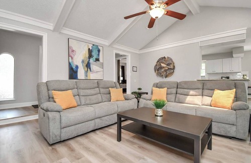 Humble House | Forest Glade Retreat with Pool 25 Min to Downtown