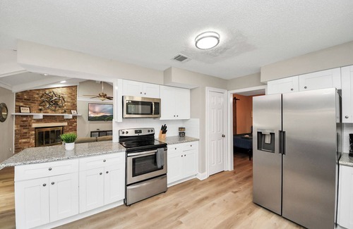 Humble House | Forest Glade Retreat with Pool 25 Min to Downtown