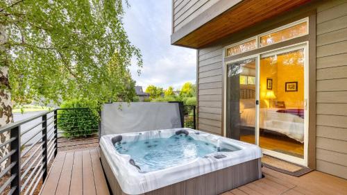 Redmond House | Forest Ridge Loop by AvantStay Hot Tub Private Community Amenities
