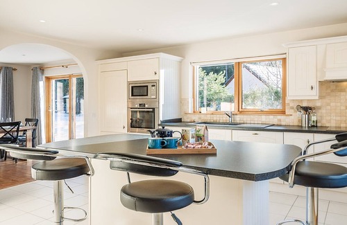 Nethy Bridge Cabin | Forest Trail Lodge - a house that sleeps 9 guests in 3 bedrooms