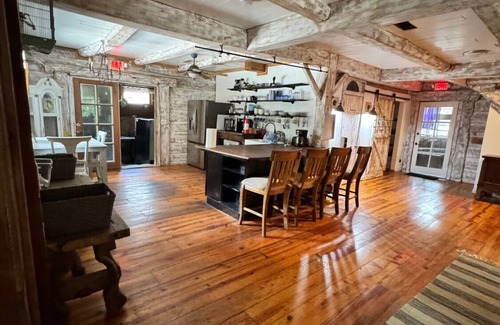 Midlothian House | Forest Venue Retreat – Pool, Pavilion & Tree House
