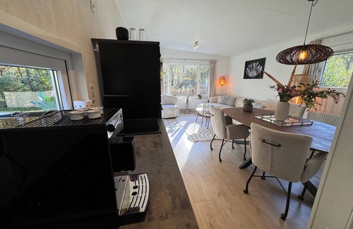 Bosgebied Hoenderloo Ski Chalet | Forest view holiday house with private jacuzzi