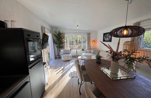 Bosgebied Hoenderloo Ski Chalet | Forest view holiday house with private jacuzzi