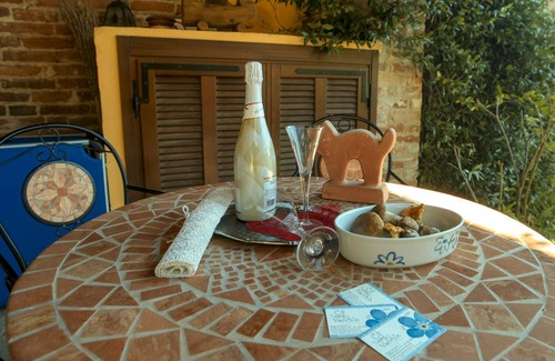 Garibaldi Apartment | Forget-me-nots, holiday home in Monferrato